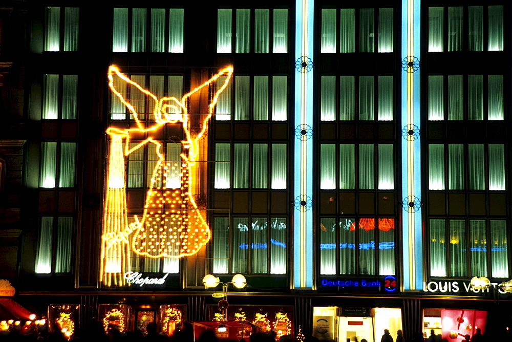 Christmas, Christmas market at the Koelner Dom Cologne Cathedral, Christmas decorations, angels on the 4711 Blau-Gold-Haus building, Domkloster, Domplatte cathedral square, old town, Cologne, North Rhine-Westphalia, Germany, Europe