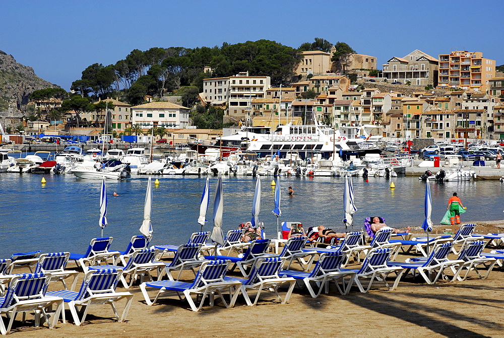 Bay with beach, the marina and the houses of Puerto Soller at back, Port de Soller, Mallorca, Majorca, Balearic Islands, Mediterranean Sea, Spain, Europe