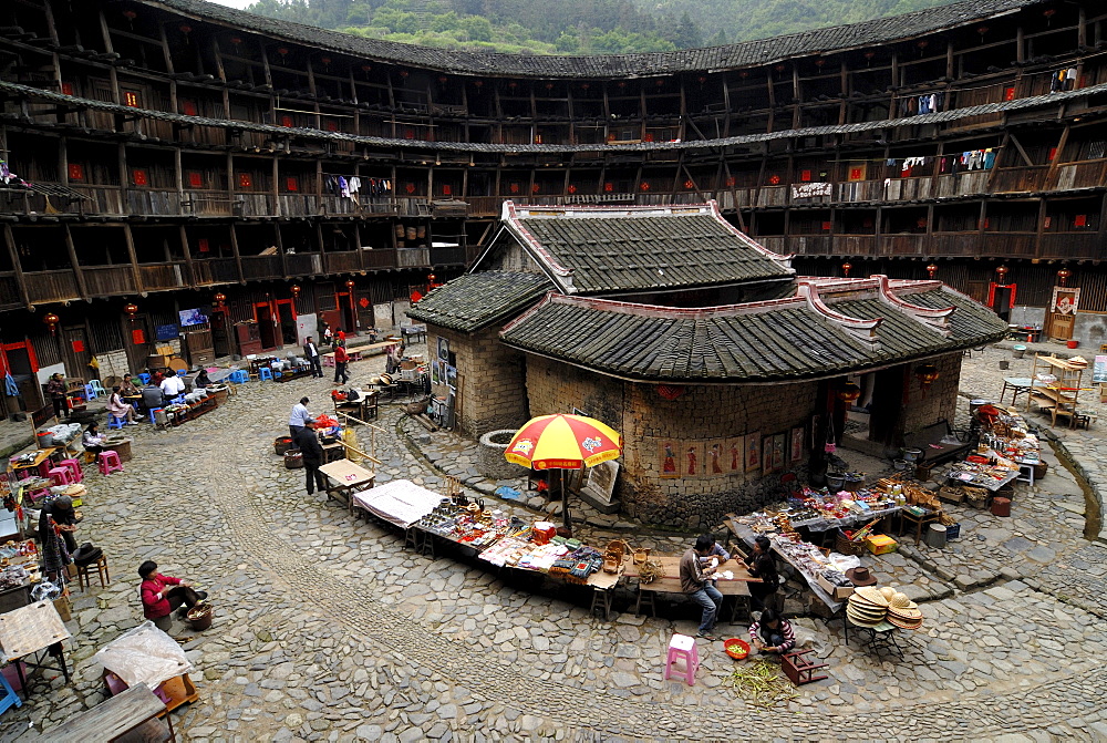 Roundhouse, Chinese: Tulou, with ancestral temple, adobe round house of the Hakka minority, Ta Xia de Yuan Building, Hukeng, Fujian, China, Asia