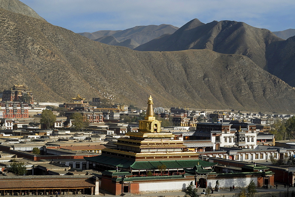 Great golden stupa and Tibetan Labrang monastery, Xiahe, Gansu, China, Asia