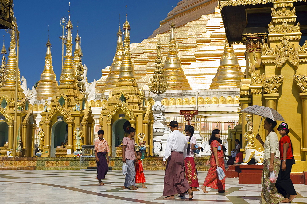 Golden Chedis, Shwedagon pagoda, temple, Rangoon, Yangon, Burma, Myanmar, Asia