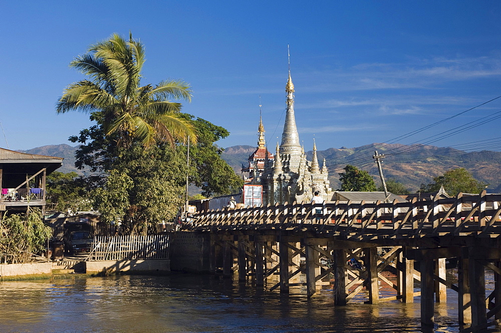 Bridge to the temple, mirror pagoda, Inle Lake, Nyaungshwe, Shan State, Burma, Myanmar, Asia