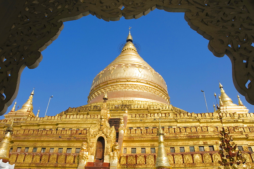 Golden Zedi, Shwezigon Pagoda, temple, Nyaung U, Bagan, Pagan, Burma, Myanmar, Asia