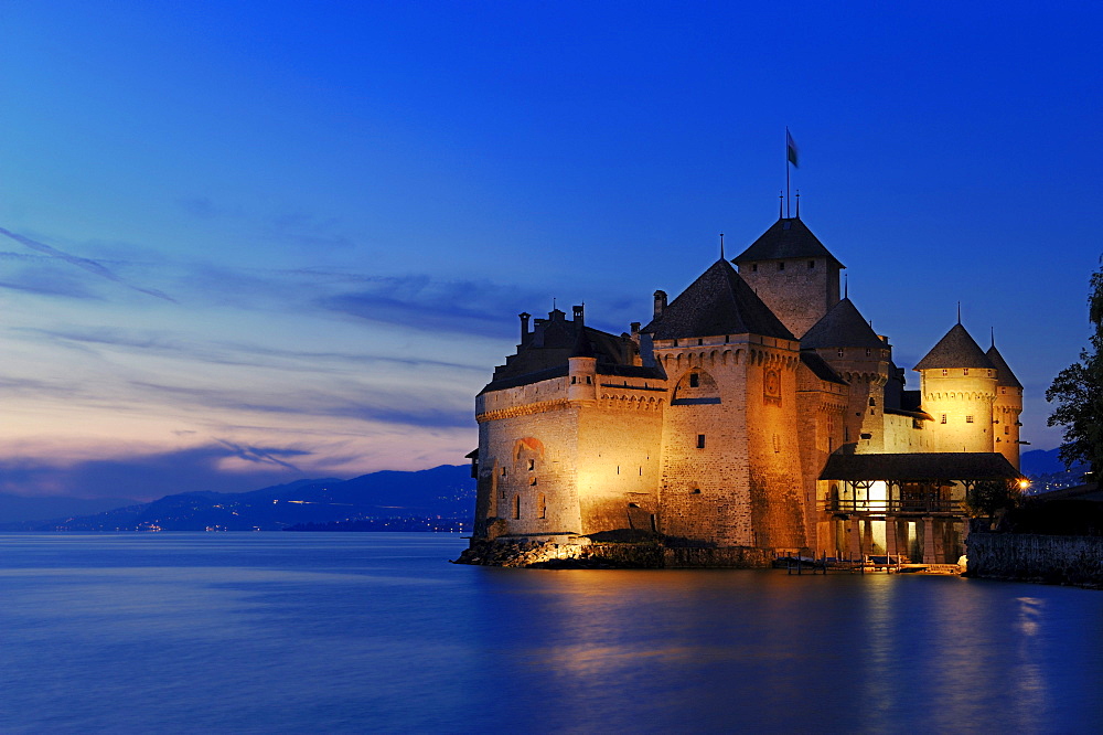 Chillon Castle on Lake Geneva at night, Veytaux, Montreux, Switzerland, Europe