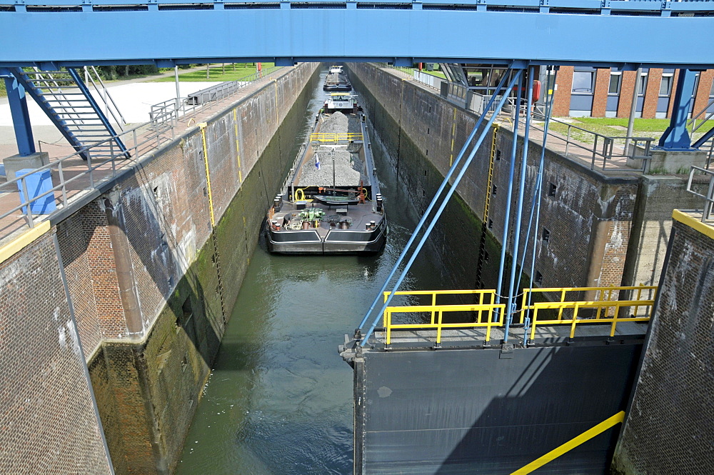 Lock of the Ruhr River in the inland port of Duisburg, North Rhine-Westphalia, Germany, Europe