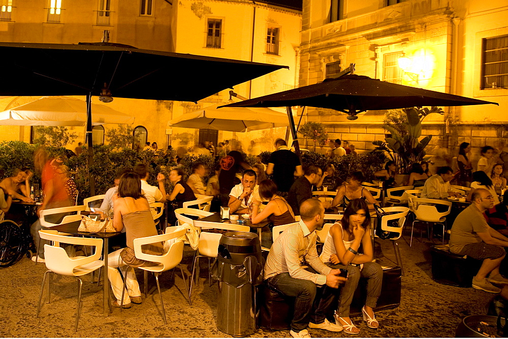 Lounge bar on the Piazzetta San Roca square, night life in the old town Ortigia of Siracusa, Sicily, Italy, Europe