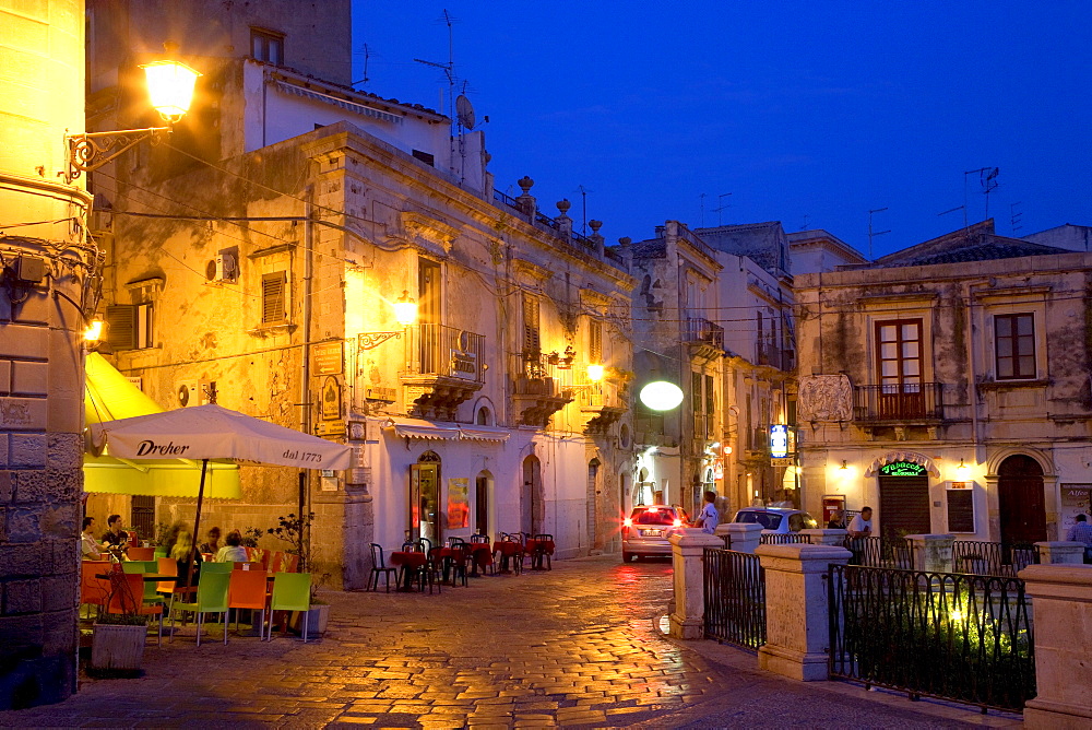 Square on the waterfront of Ortigia island, the old town of Siracusa, Sicily, Italy, Europe