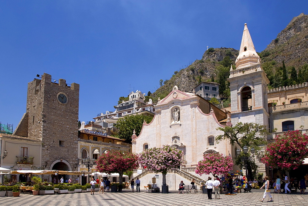 Main street, Corso Umberto, Cathedral and City Gate, Taormina, province of Messina, Sicily, Italy, Europe