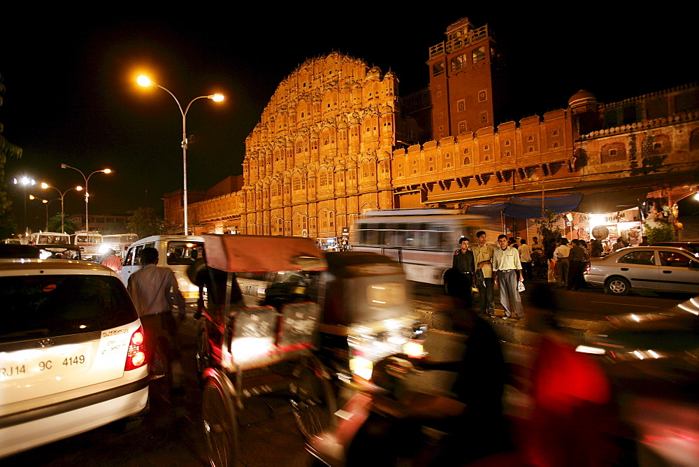 Nightly road scene in front of the Hawa Mahal, the Palace of Winds in Jaipur, Rajasthan, India