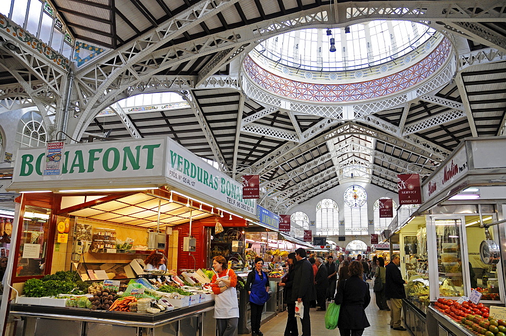 Vegetables, fruit, market stall, people, Mercado Central, market hall, Valencia, Spain, Europe