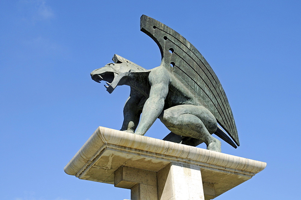 Mythical creature, lion, wings, sculpture, Puente del Regn, bridge, Valencia, Spain, Europe