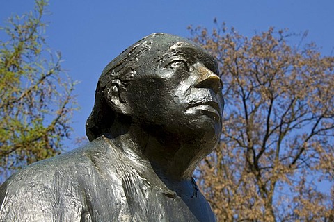 Sculpture of Kaethe Kollwitz, by Gustav Seitz on Kollwitzplatz Square, Prenzlauer Berg, Pankow, Berlin, Germany, Europe