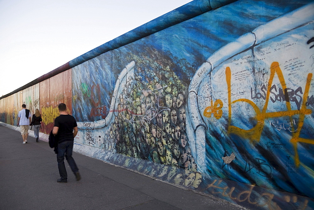 East Side Gallery, works of art on the Berlin Wall, Friedrichshain, Berlin, Germany, Europe