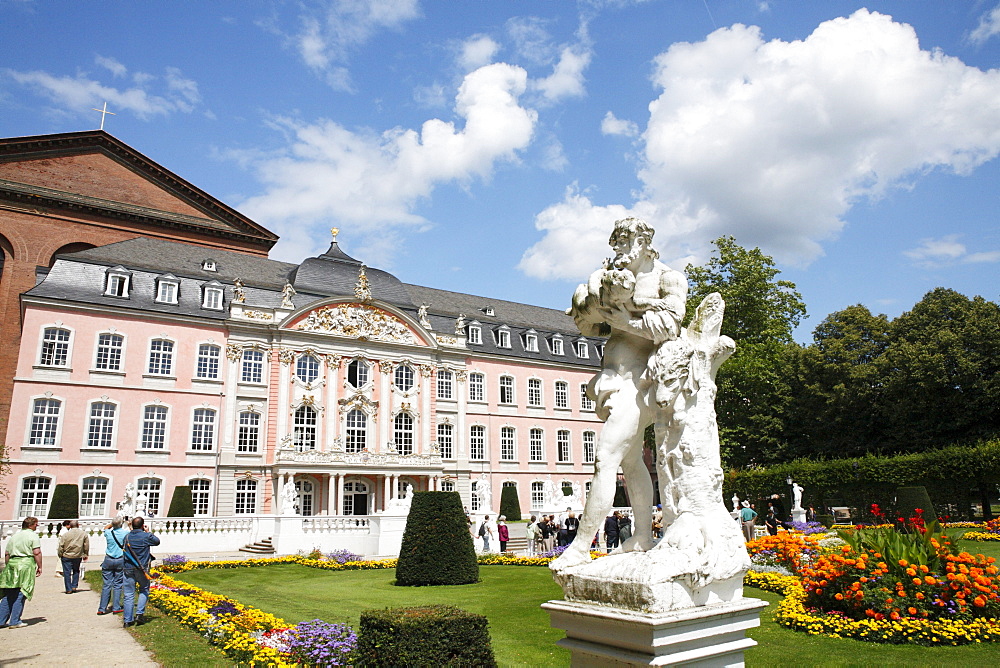 View over the palace garden of the Kurfuerstliche Palais, Electoral Palace in Trier, Rhineland-Palatinate, Germany, Europe