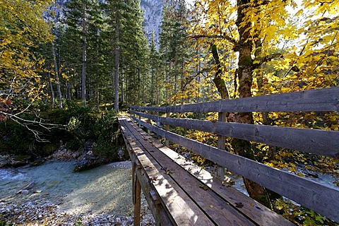 Bridge over the Isar, Hinterautal, Isar spring valley, Karwendel, near Scharnitz, Tyrol, Austria, Europe