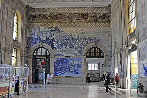 Entrance hall, Estacao de Sao Bento train station, Porto, North Portugal, Europe