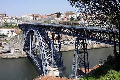 Ponte de D. Luis I. bridge over the Douro river, Porto, North Portugal, Europe