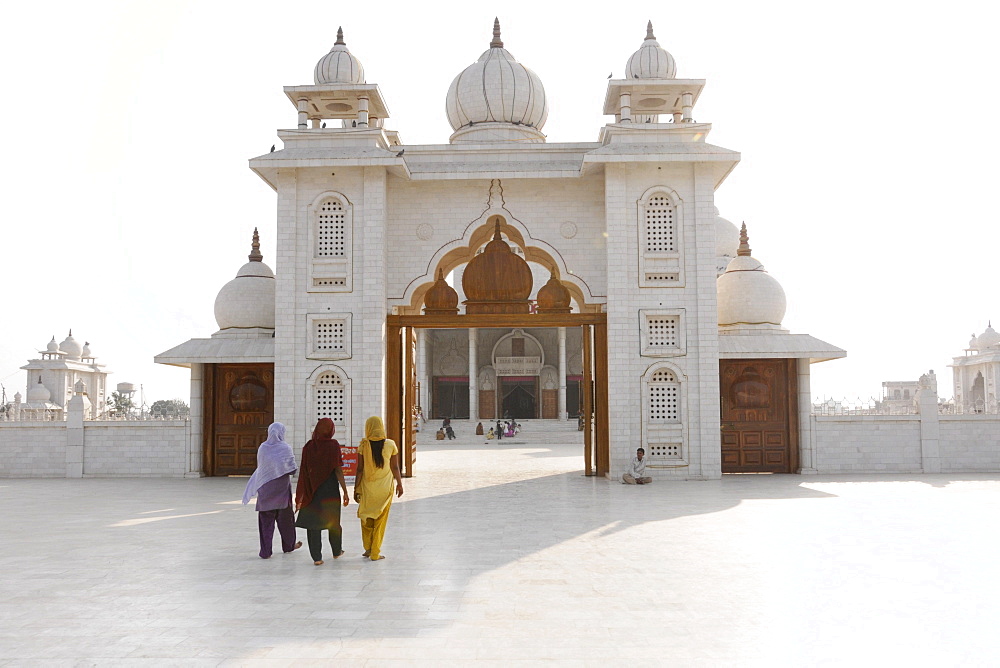 Newly built temple near Agra, Rajasthan, northern India, Asia