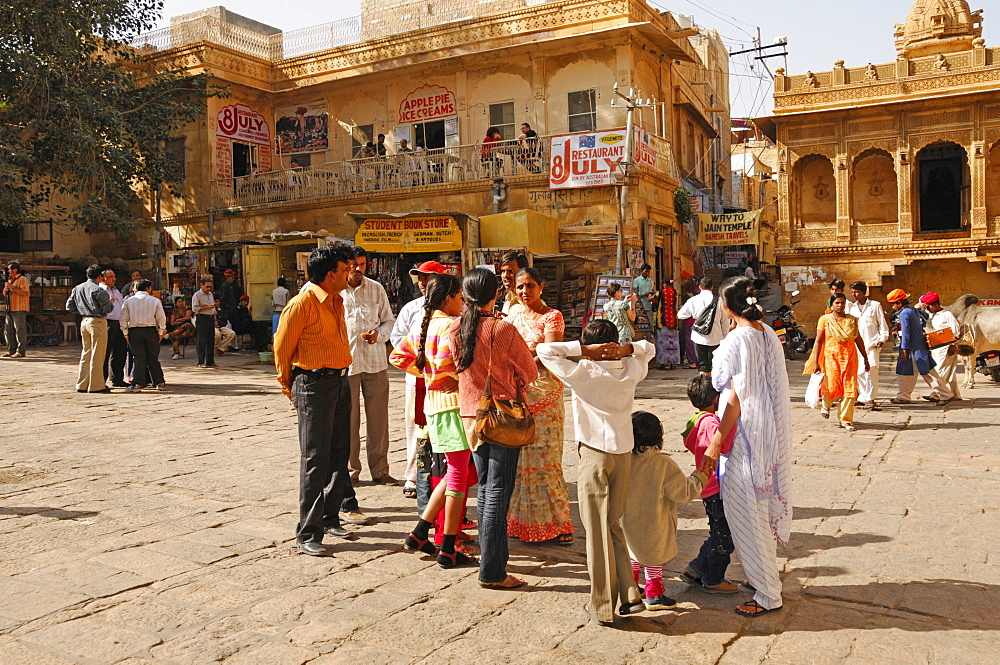 Visitors and Indians in the old town of Jaisalmer, Jaisalmer, Rajasthan, northern India, Asia