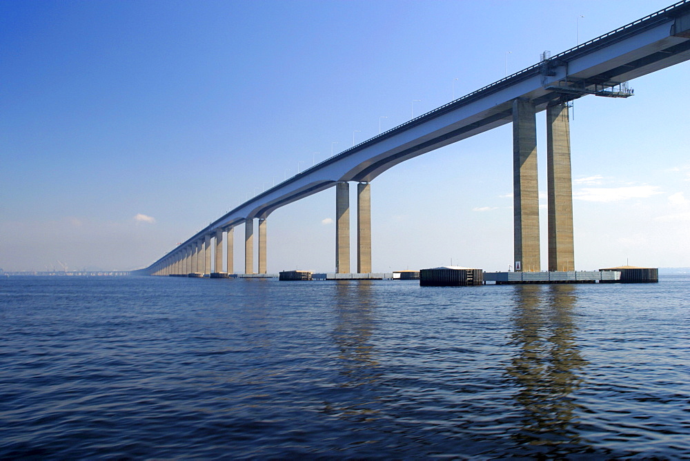 Ponte Rio Niteroi bridge over Baia De Guanabara Bay, Rio De Janeiro, Brazil, South America