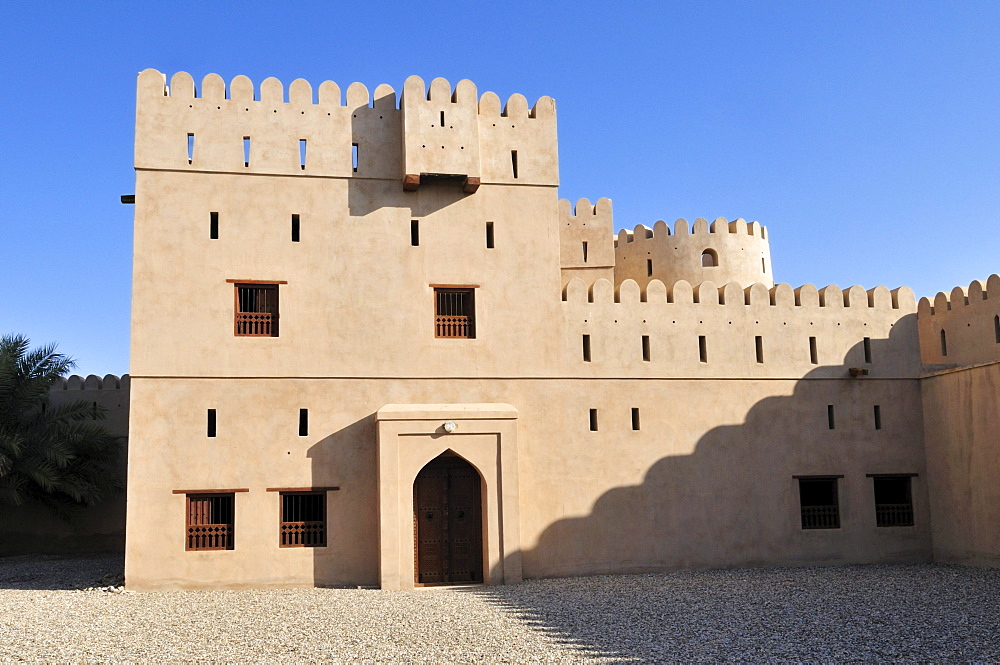 Historic adobe fortification Ibri Fort or Castle, Hajar al Gharbi Mountains, Al Dhahirah Region, Sultanate of Oman, Arabia, Middle East