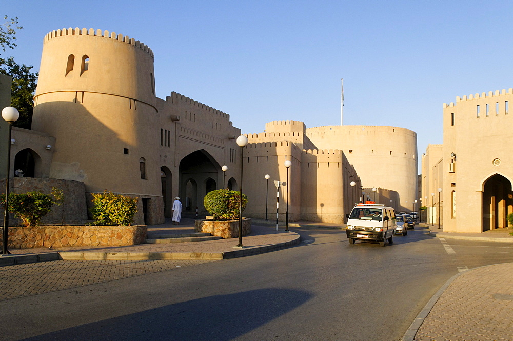 Nizwa Fort or Castle and Souk, Hajar al Gharbi Mountains, Dhakiliya Region, Sultanate of Oman, Arabia, Middle East