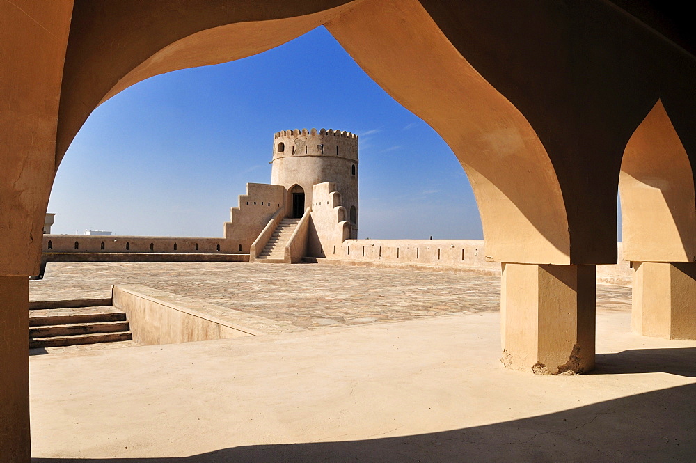 Historic adobe fortification As Suwayq Fort or Castle, Batinah Region, Sultanate of Oman, Arabia, Middle East