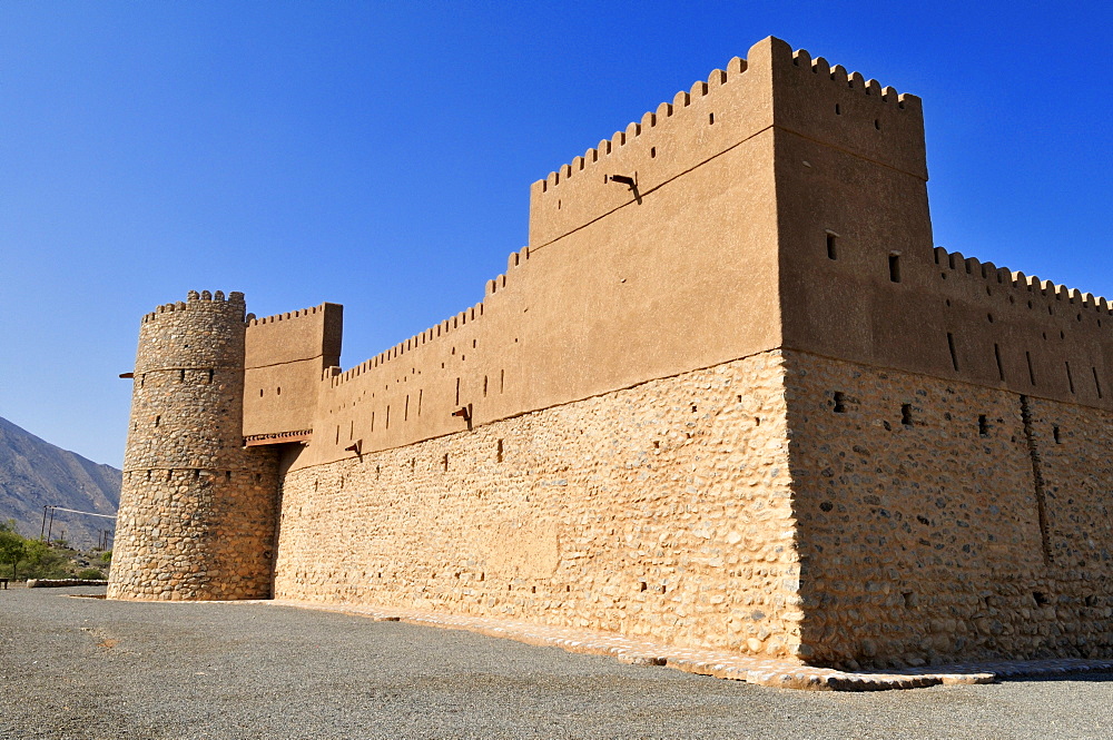 Historic adobe fortification Al Awabi Fort or Castle, Hajar al Gharbi Mountains, Batinah Region, Sultanate of Oman, Arabia, Middle East