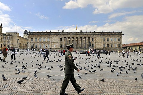 Soldier in front of National Capitol, Capitolio Nacional, Bolivar Square, Plaza de Bolivar, Bogota, Colombia, South America