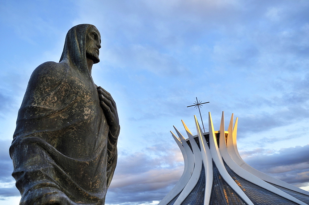 Statue of the Evangelist Luke in front of the cathedral Catedral da Nossa Senhora Aparecida, architect Oscar Niemeyer, Brasilia, Distrito Federal state, Brazil, South America