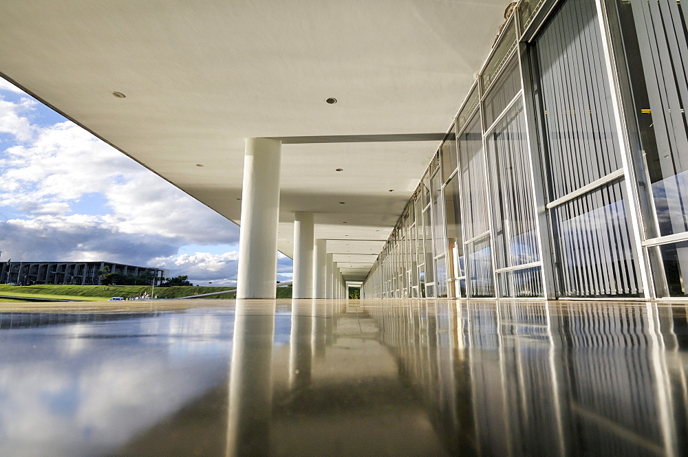 Arcade in the Congresso Nacional Congress building, architect Oscar Niemeyer, Brasilia, Distrito Federal state, Brazil, South America