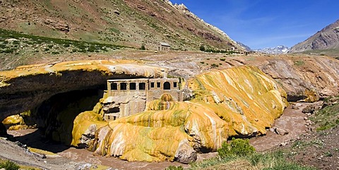 Puente del Inca, natural stone bridge, Mendoza, Argentina