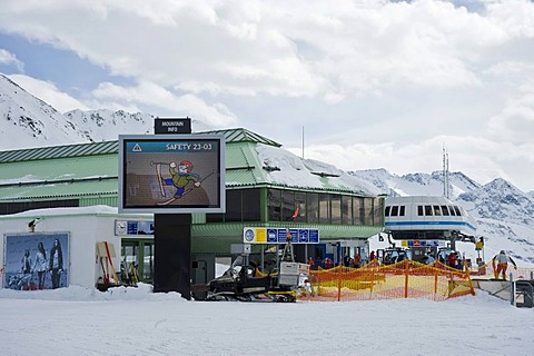 Gondola lift station Top Express, ski resort, Obergurgl, Hochgurgl, Oetztal Valley, Tyrol, Austria