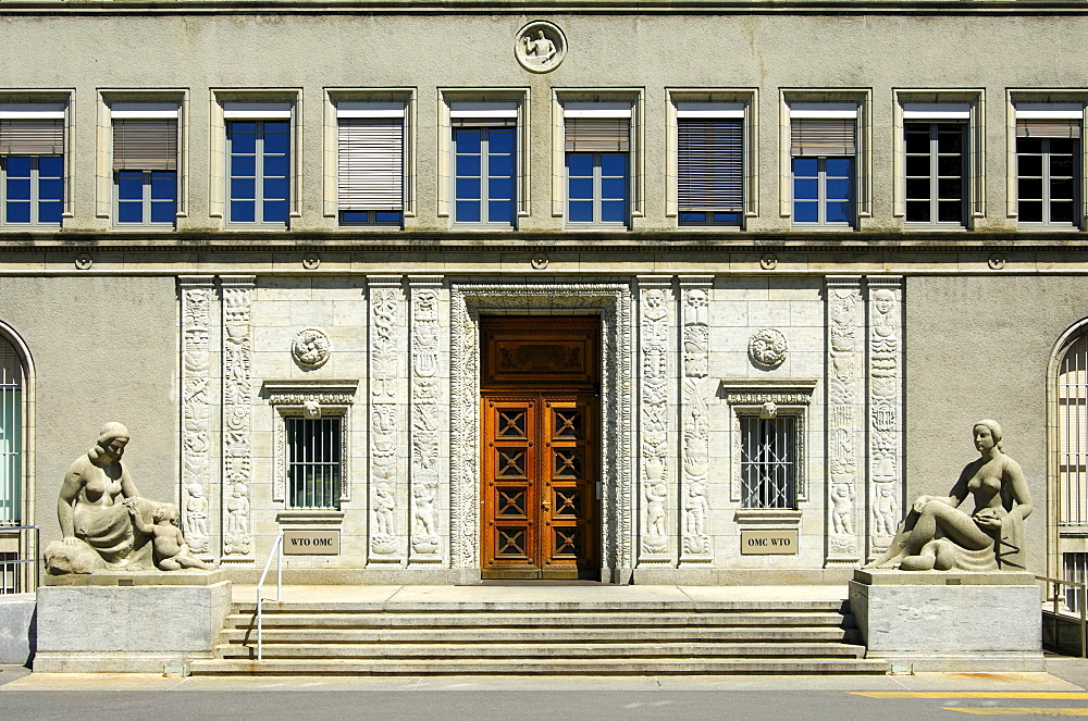 Two female sculptures by Luc Jaggi, symbolizing Peace on the right and Justice on the left, in front of the main entrance to the Centre William Rappard, headquarters of the World Trade Organization, WTO, Geneva, Switzerland, Europe