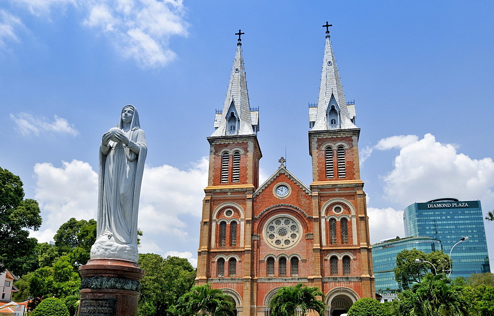 Notre Dame Catholic Cathedral, Nha Tho Duc Ba - Church of our Lady, with Madonna statue, in the back the Diamond Plaza Shopping Center, Saigon, Ho Chi Minh City, Vietnam, Southeast Asia