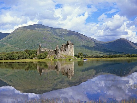 Kilchurn Castle, Loch Awe, Scotland, United Kingdom, Europe