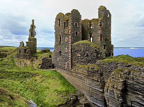 Ruins of Sinclair & Girnigoe Castle on cliffs, Noss Head, Scotland, United Kingdom, Europe