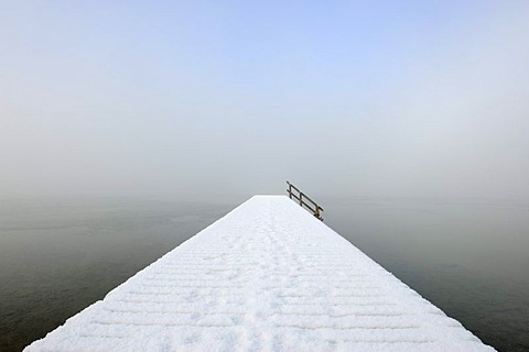 Jetty at Buchscharner Seewirt Inn at Lake Starnberg near Muensing, Upper Bavaria, Bavaria, Germany