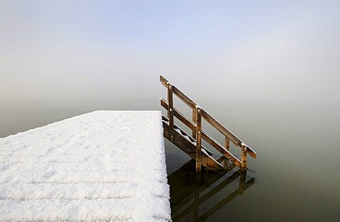 Jetty at Buchscharner Seewirt Inn at Lake Starnberg near Muensing, Upper Bavaria, Bavaria, Germany