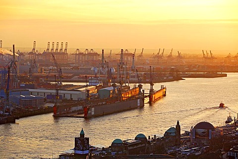 Evening mood in Hamburg Harbour, jetties, Blohm and Voss Dock 10, cranes, Hamburg, Germany