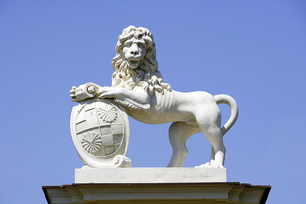 Lion sculpture, Schloss Nordkirchen Palace, North Rhine-Westphalia, Germany, Europe