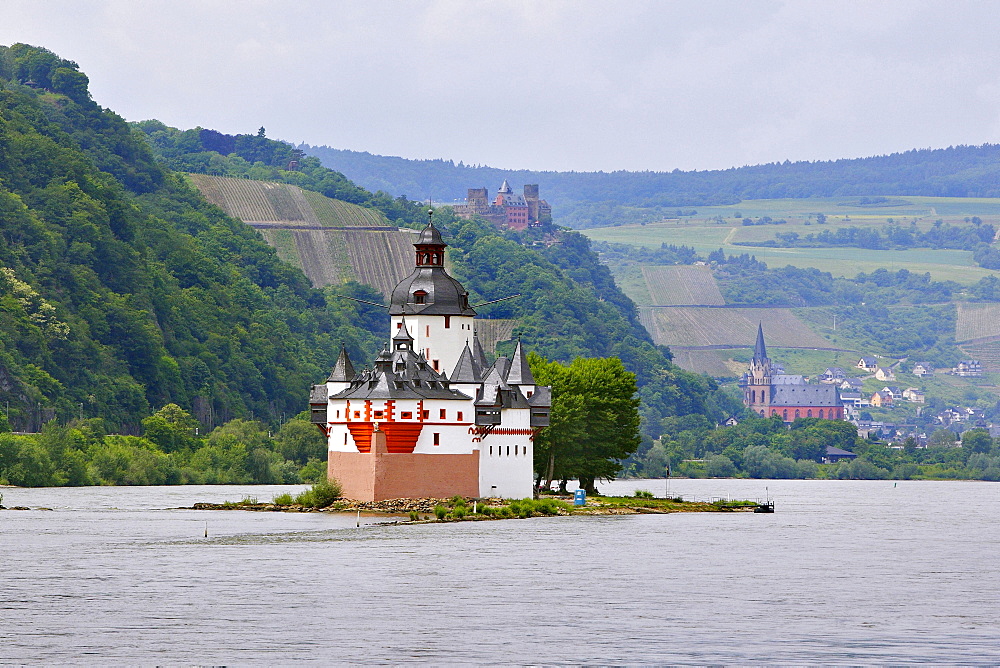 Pfalzgrafenstein Castle near Kaub, on Rhine River, in front of Oberwesel with Schoenburg Castle and Liebfrauenkirche Church, Rhineland-Palatinate, Germany, Europe