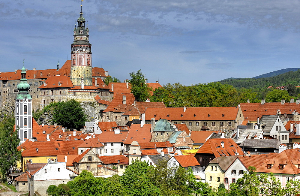 View of the historic town with St. Jodokus tower and tower of Cesky Krumlov castle, Cesky Krumau, UNESCO World Heritage Site, Bohemia, Czech Republic, Europe