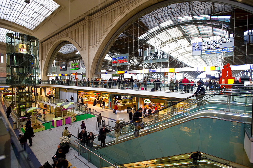 Leipzig's main station with shopping arcade, Leipzig, Germany, Europe