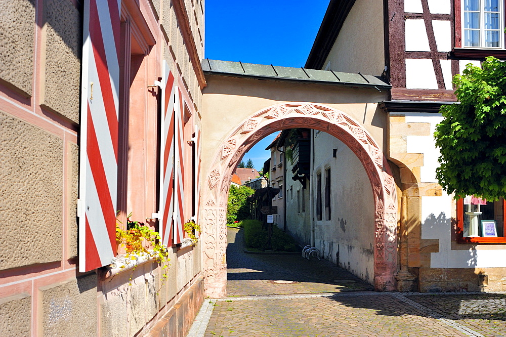 Archway, historical guesthouse Zum Engel, Bad Bergzabern, Naturpark Pfaelzerwald nature reserve, Palatinate, Rhineland-Palatinate, Germany, Europe