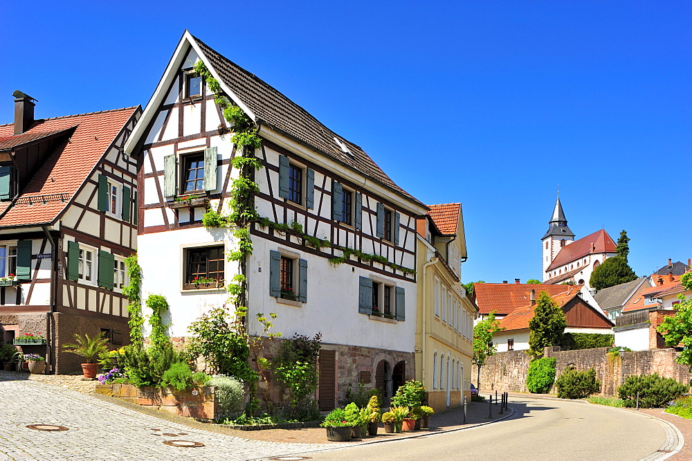 Half-timbered houses in the historic centre with Liebfrauenkirche Church of Our Lady, Gernsbach, Murgtal, Black Forest, Baden-Wuerttemberg, Germany, Europe