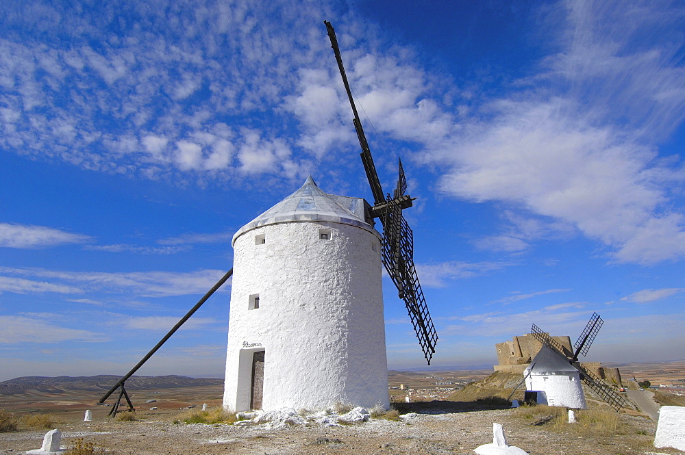 Windmills and Caballeros de San Juan de Jerusalen Castle, 12th century, Consuegra, province of Toledo, Route of Don Quixote, Castilla-La Mancha, Spain, Europe