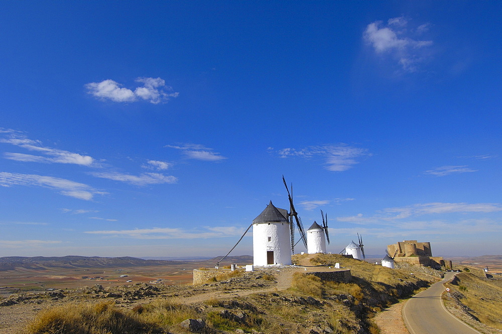 Windmills and Caballeros de San Juan de Jerusalen Castle, 12th century, Consuegra, province of Toledo, Route of Don Quixote, Castilla-La Mancha, Spain, Europe