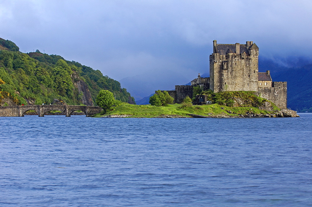 Eilean Donan castle and Loch Duich, Highlands Region, Scotland, United Kingdom, Europe