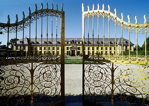 Golden gate, view on to orangery, Grosser Garten, Large Garden, Herrenhaeuser Gardens, Hanover, Lower Saxony, Germany, Europe